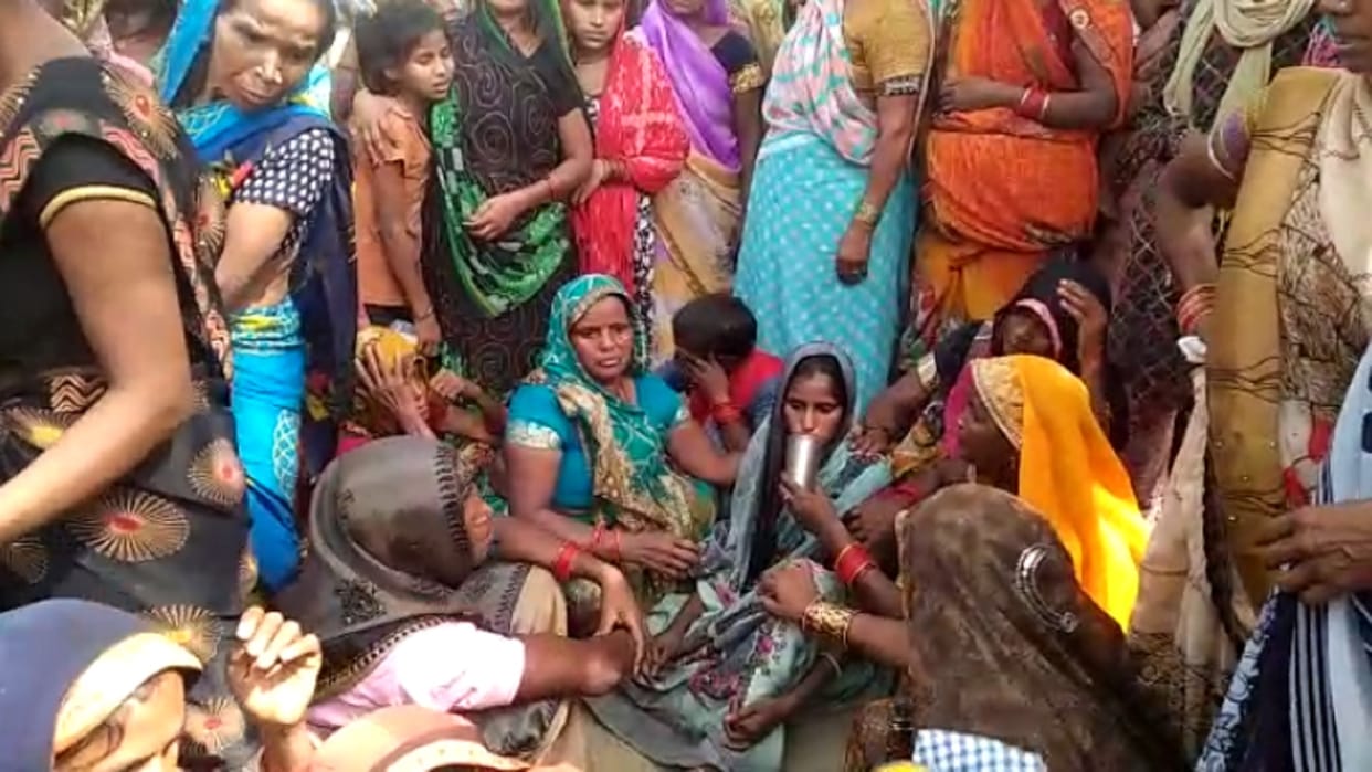 Eight pyres of workers died in Hapur Factory Blast burnt together in Shahjahanpur 