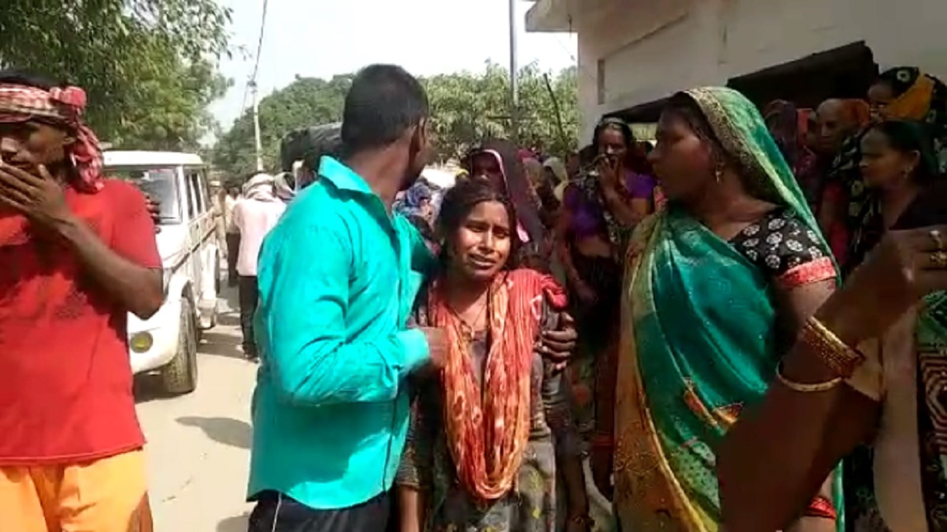 Eight pyres of workers died in Hapur Factory Blast burnt together in Shahjahanpur 