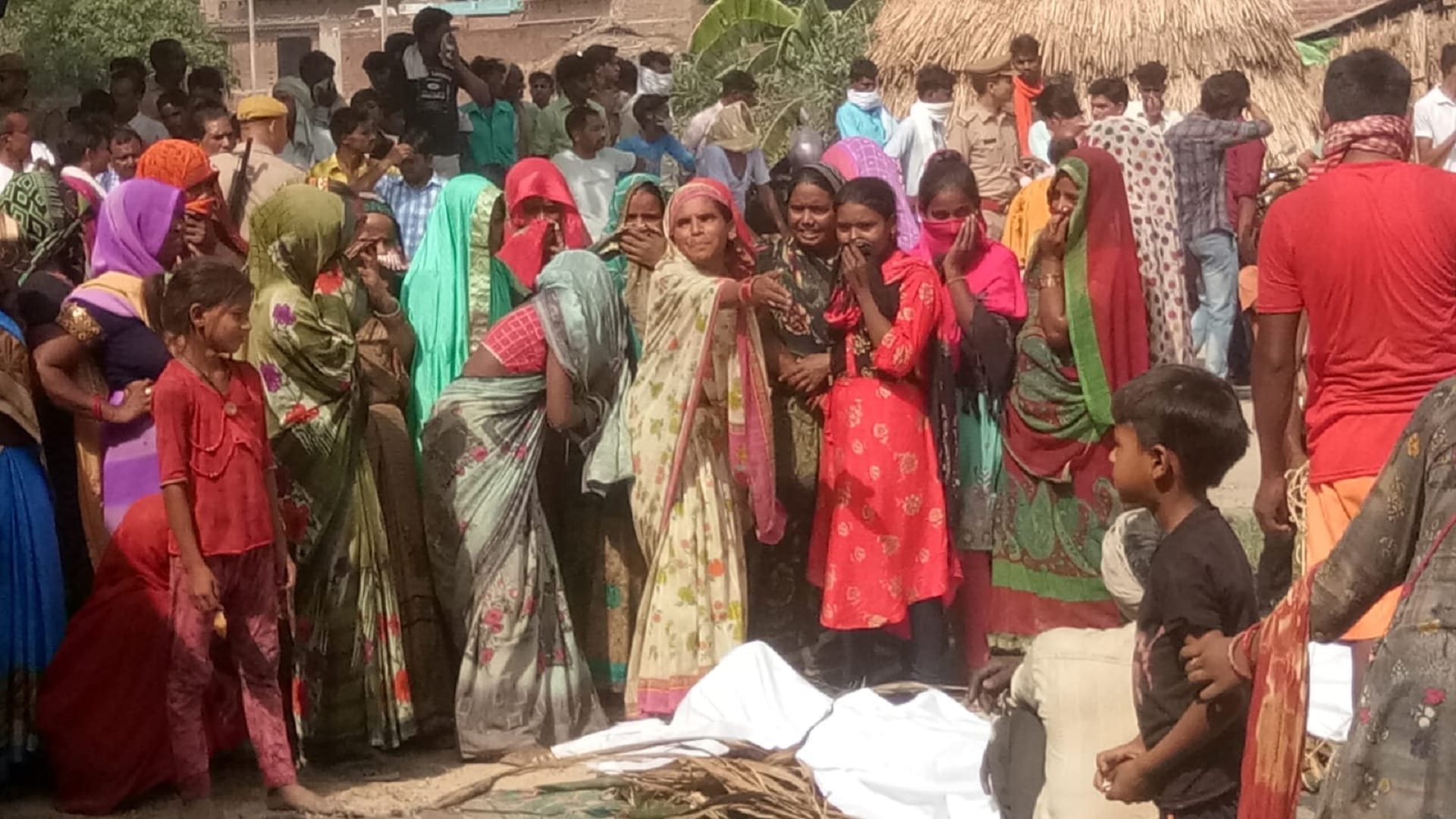 Eight pyres of workers died in Hapur Factory Blast burnt together in Shahjahanpur 
