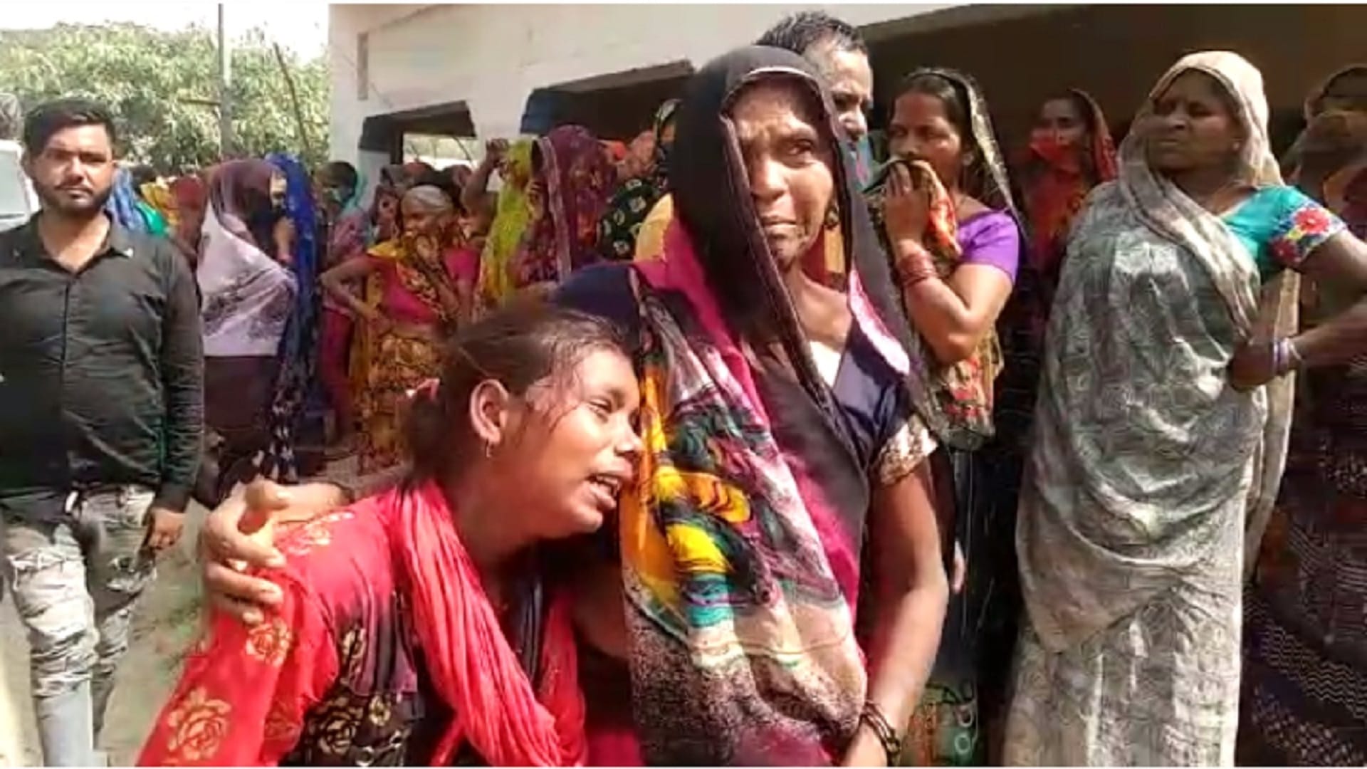 Eight pyres of workers died in Hapur Factory Blast burnt together in Shahjahanpur 