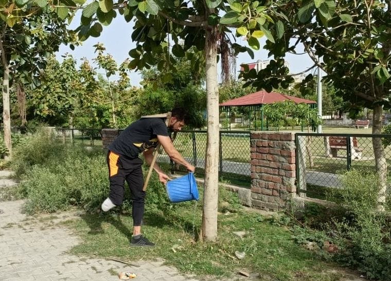 Lost a leg in the accident, yet the awareness of environmental protection is awakening