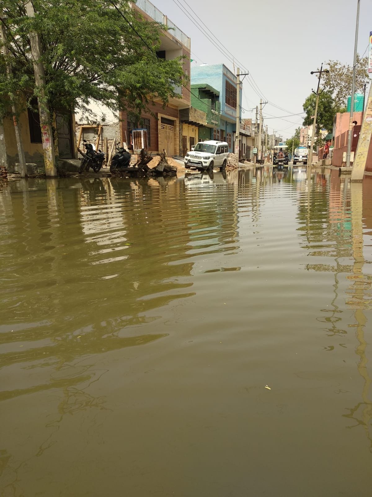 Divers will come from Panipat to install motor in 40 feet deep sewer disposal