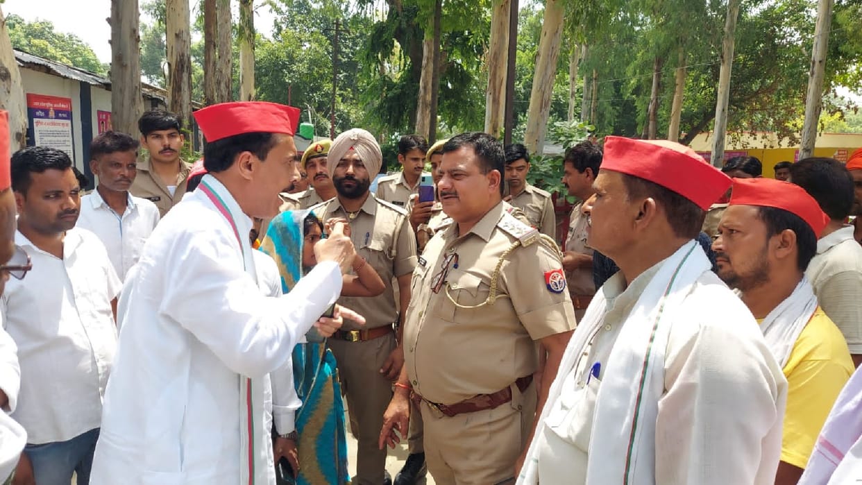 Police challaned the victim, clashed with the police