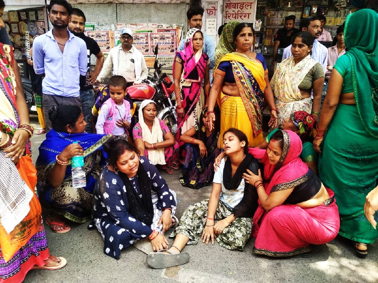 Woman's death, road jammed in front of Kotwali