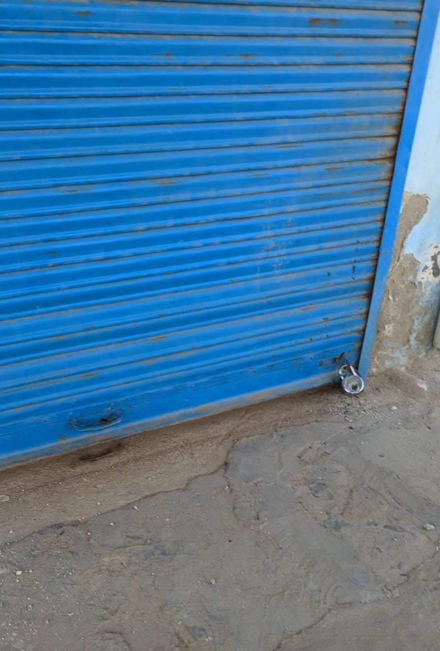 Stole 35 old mobiles and ten thousand rupees from the shop, also broke CCTV
