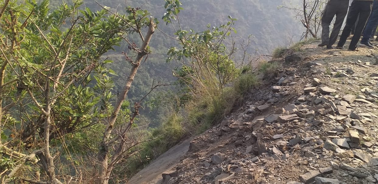 Pauri Simdi bus accident Relief amount reached to  house of deceased dependents and injured Uttarakhand news