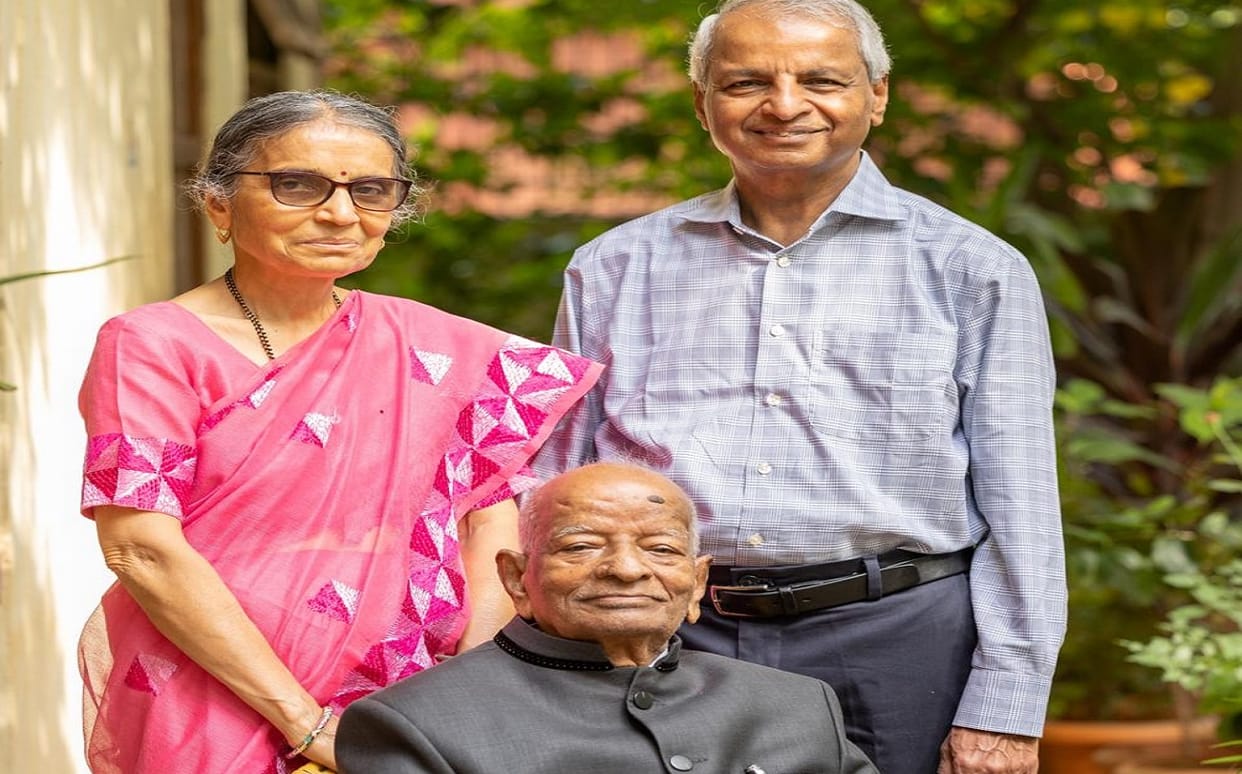 American entrepreneur Donate Rs 8 crore to IIT BHU in honor of his father name of  library will be changed