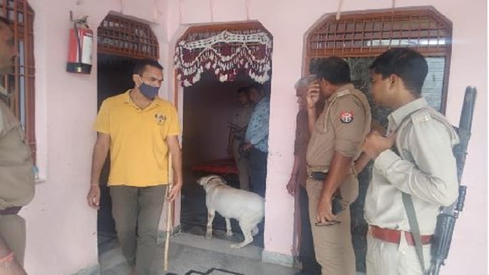 theft in Mukhrai Village poorv pradhan house in Agra
