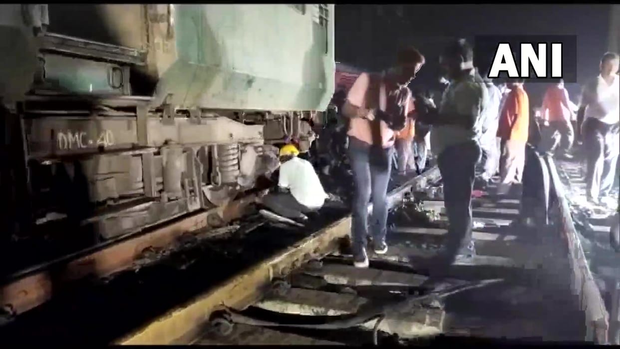 Asansol-Bokaro MEMU train derailed shortly after leaving Asansol Railway Station