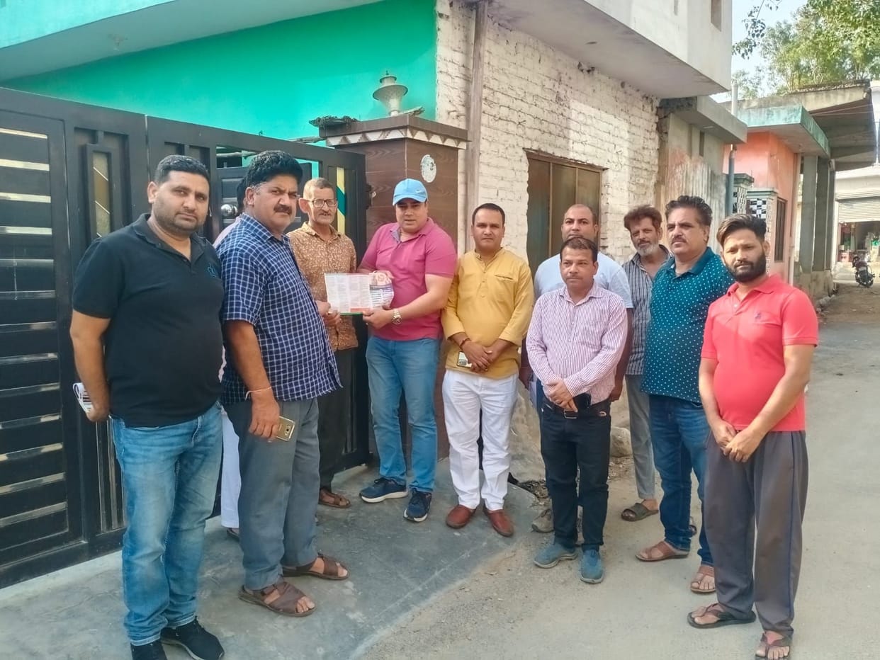BJP leaders reached door to door in Panchayat nau gra Bishnah aware policies of Modi government