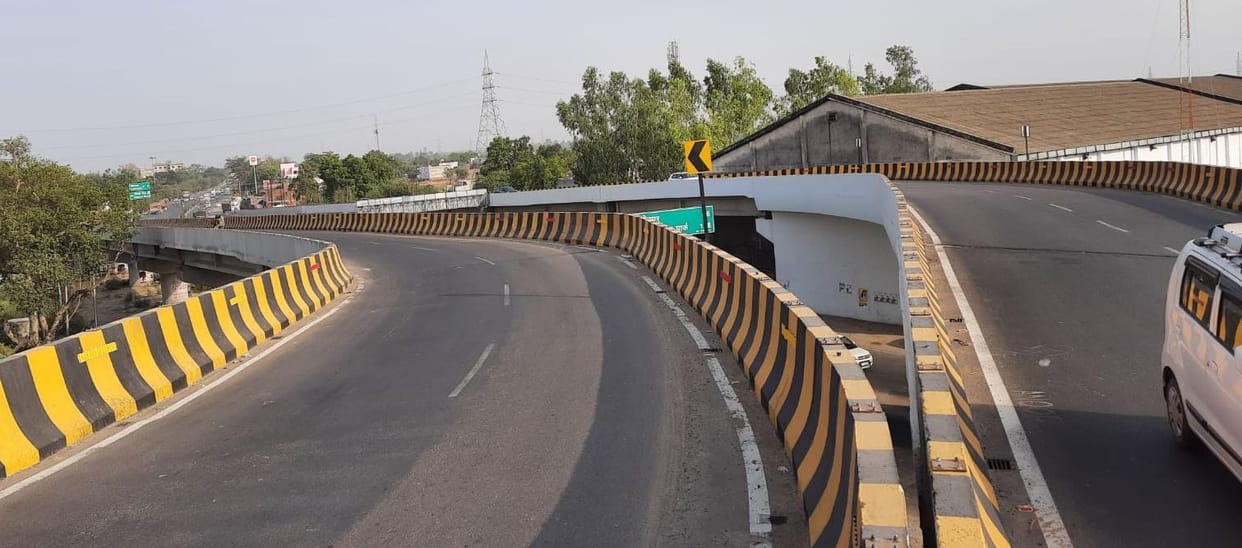 Medical worker dies after falling from overbridge