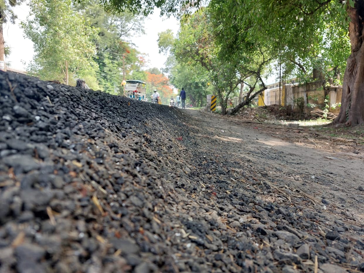 Drive the vehicle carefully, have not eaten the pavement on the side of Tanakpur Highway