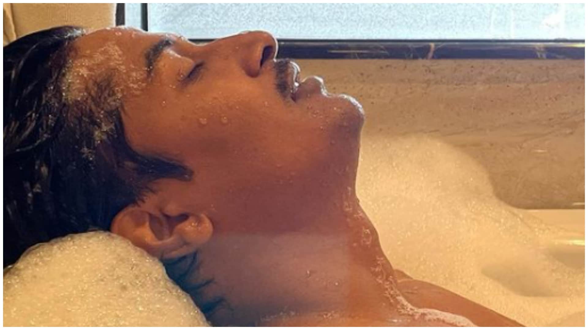 Panchayat Actor Chandan Roy Photos Enjoying in Bathtub News in Hindi