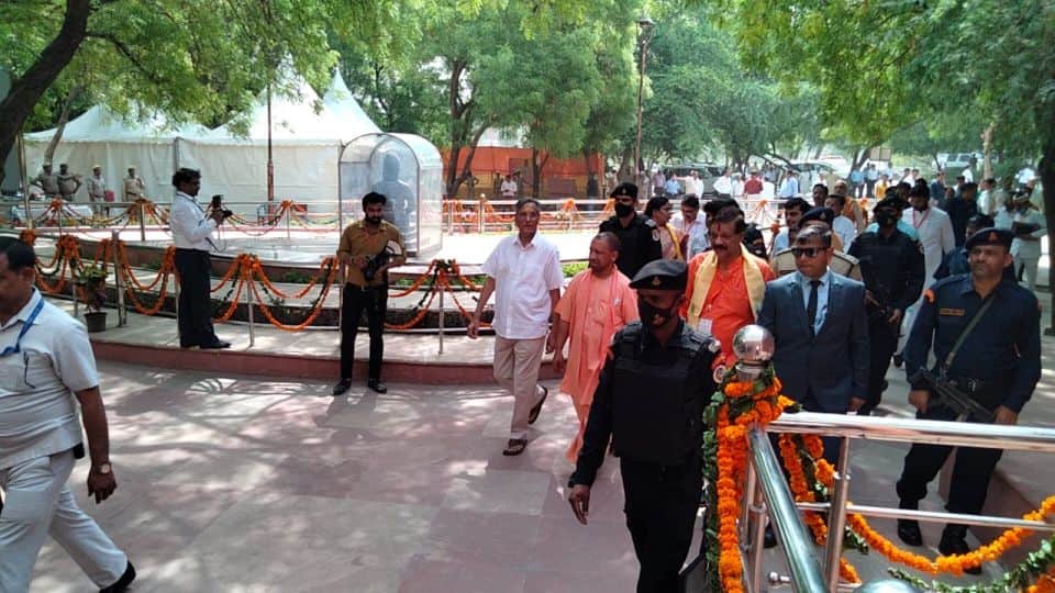 CM Yogi Adityanath performed worship at Shri Krishna Janmabhoomi in Mathura