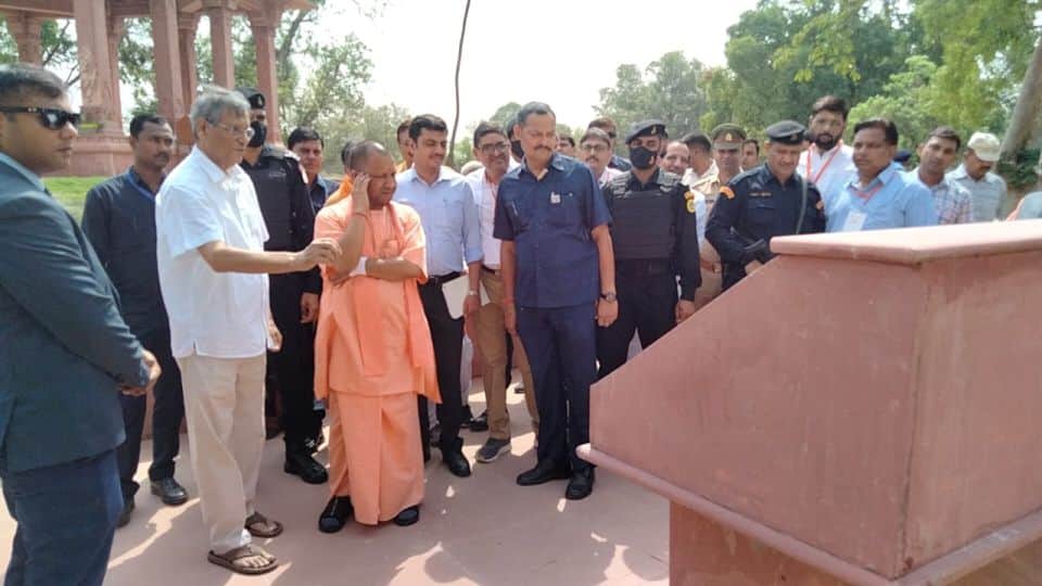 CM Yogi Adityanath performed worship at Shri Krishna Janmabhoomi in Mathura