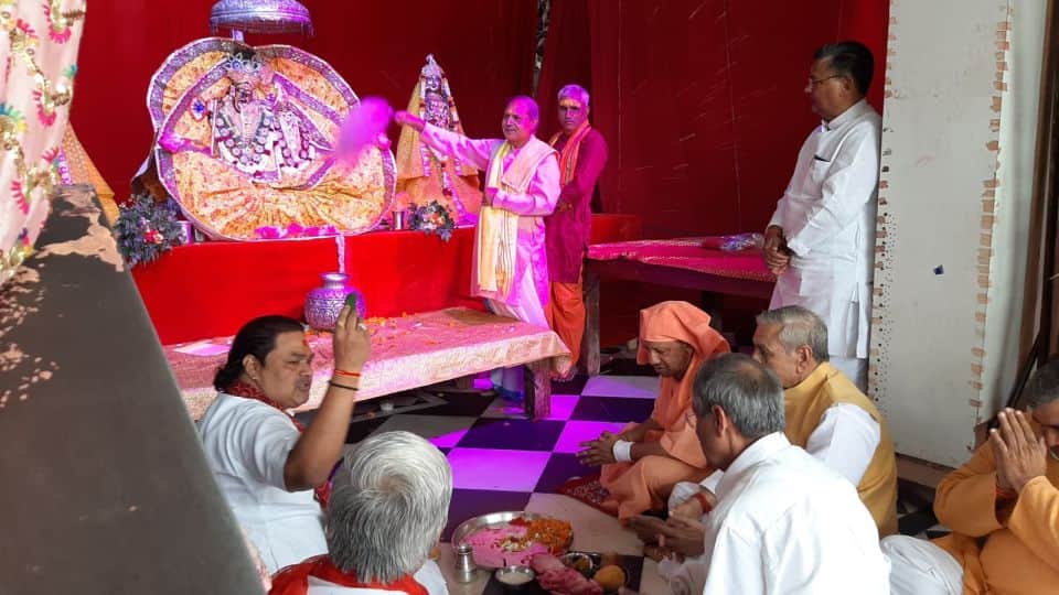 CM Yogi Adityanath blessed the children at Shri Krishna Janmabhoomi in Mathura