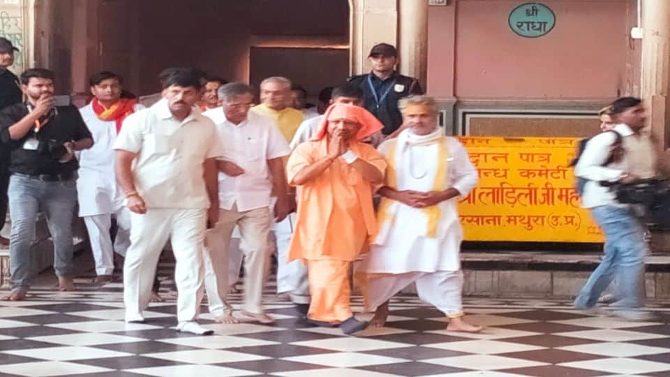CM Yogi Adityanath visited samadhi site of Krishna Bhakt Raskhan and Taj Bibi located at Ramnareti on banks of Yamuna Mathura