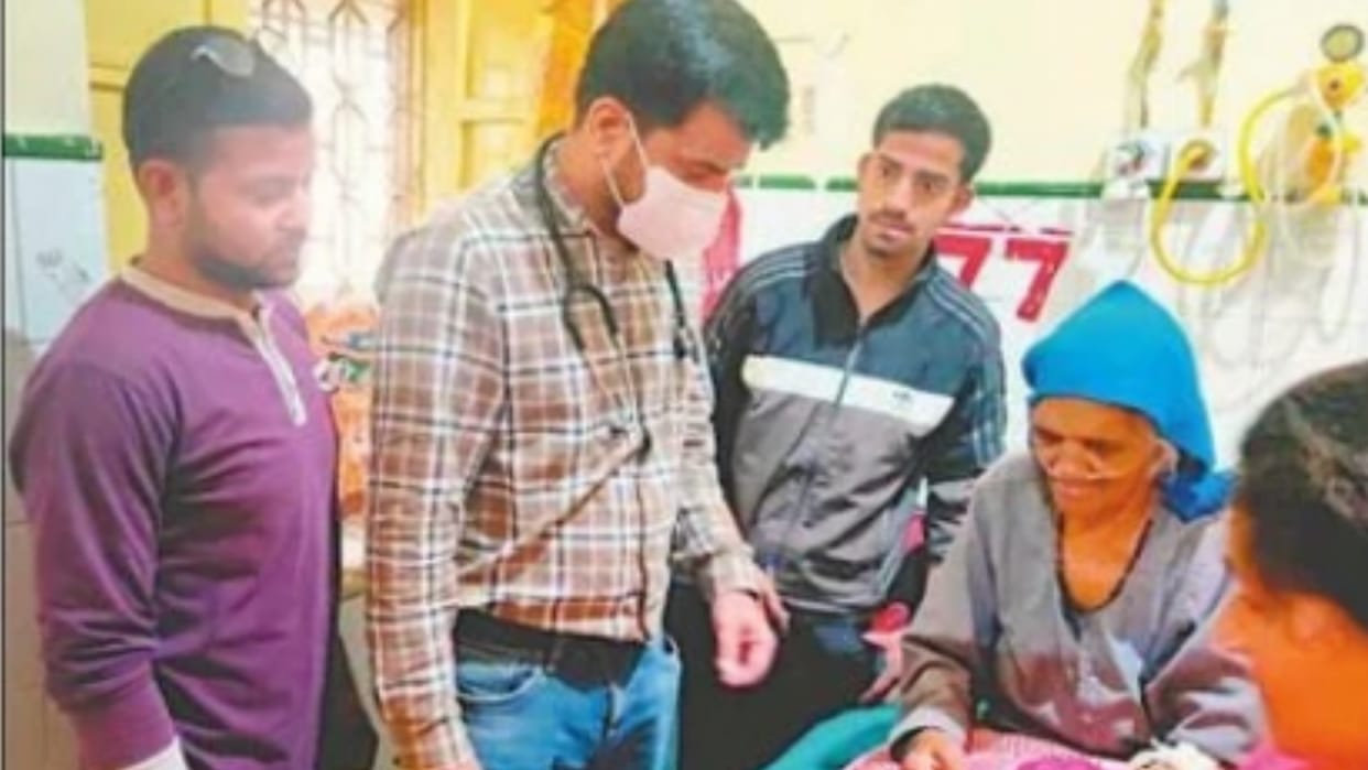 Doctors Saved life of an elderly woman by giving CPR to exhausted breath In Pithoragarh