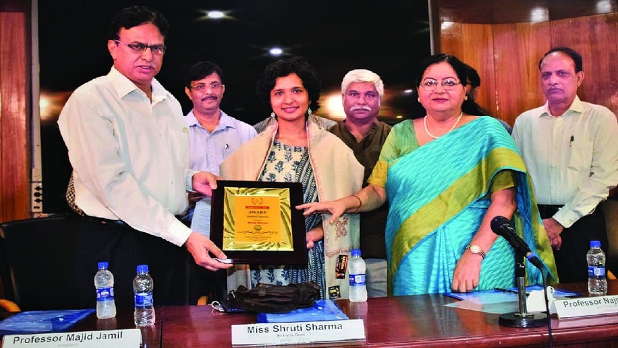 Jamia honored UPSC topper Shruti Sharma