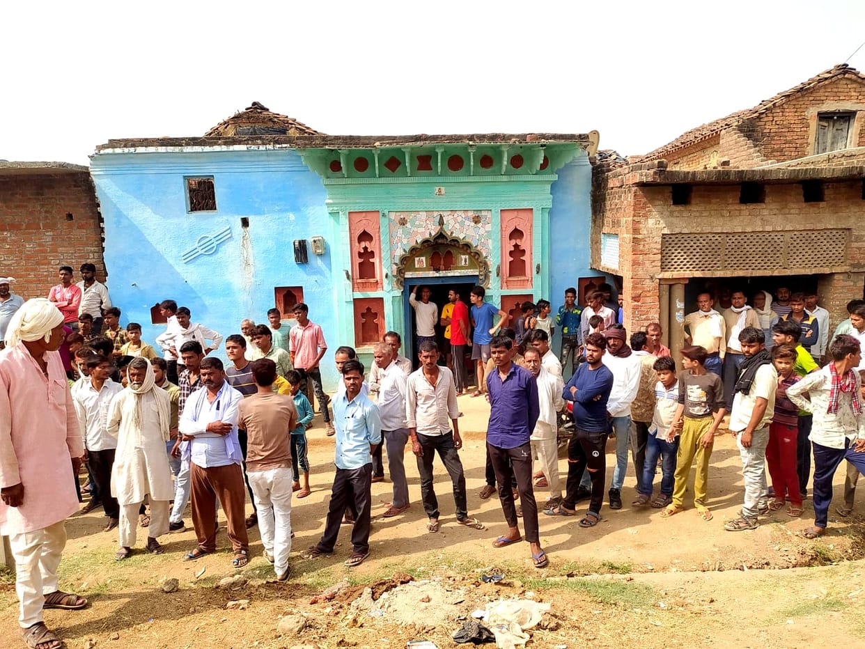 The young man who came to the wedding in Orai was crushed to death with a stone, the police continues to interrogate the relatives and relatives