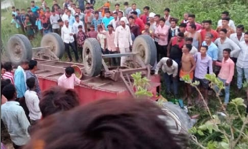 Kheri: Tractor-trolley full of devotees overturned in a ditch, two killed, 30 seriously injured