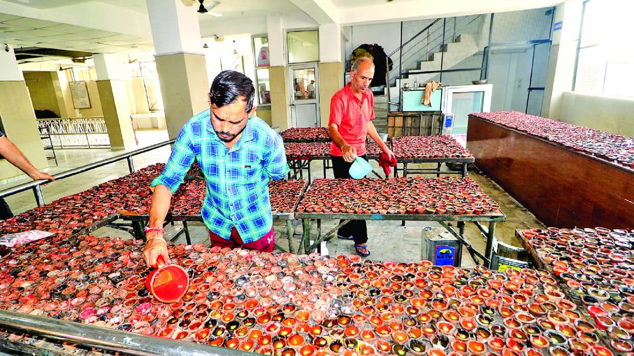 Kheer Bhavani Temple: Worship at Kheer Bhavani temple on Wednesday, Kashmiri Pandits leave