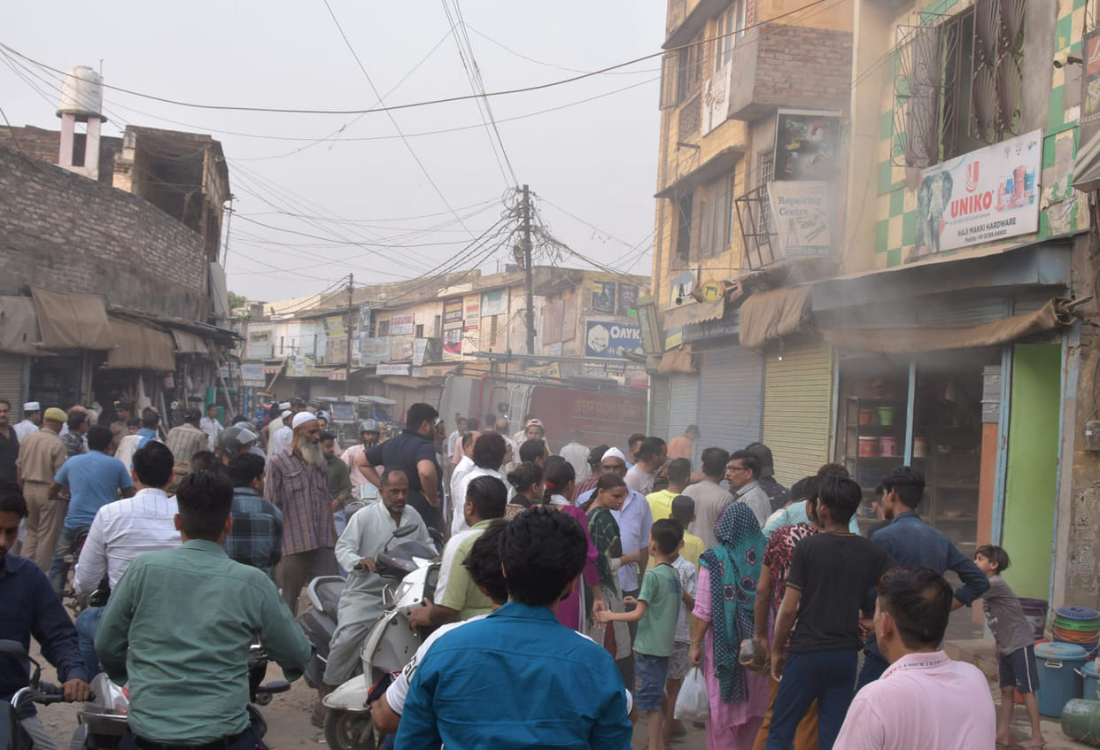 Fire in clothes and plastic shop