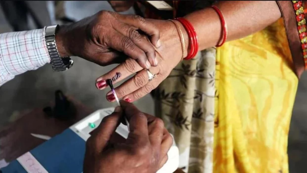 Two employees suspended for negligence in election work in Sirohi district