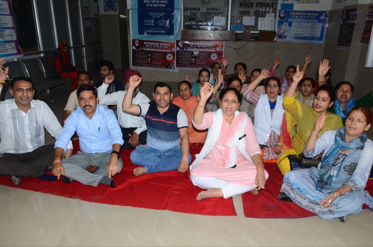 Paramedical staff strikes on pending demands