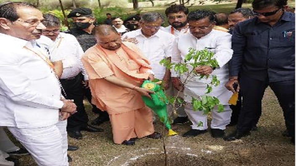 CM Yogi Adityanath visited samadhi site of Krishna Bhakt Raskhan and Taj Bibi located at Ramnareti on banks of Yamuna Mathura