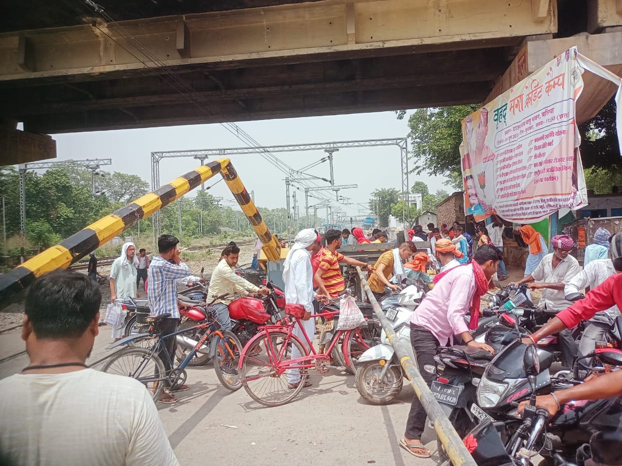 Boom of railway crossing broken due to pickup, jammed