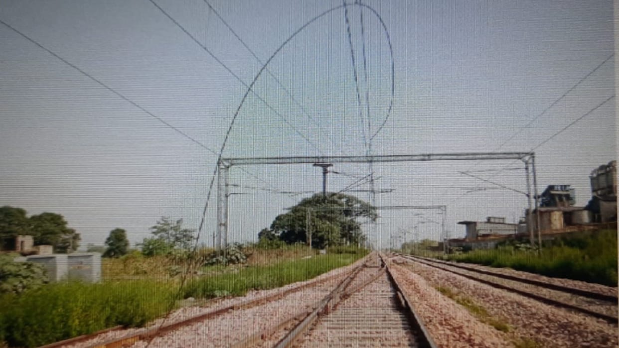 Delhi-Saharanpur rail route was disrupted for two hours due to OHE wire break in Muzaffarnagar