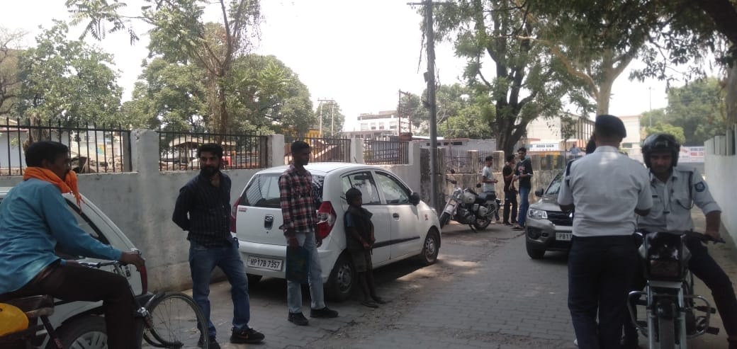 police cut 18 vehicle chalan in ponta sahib and send all to court