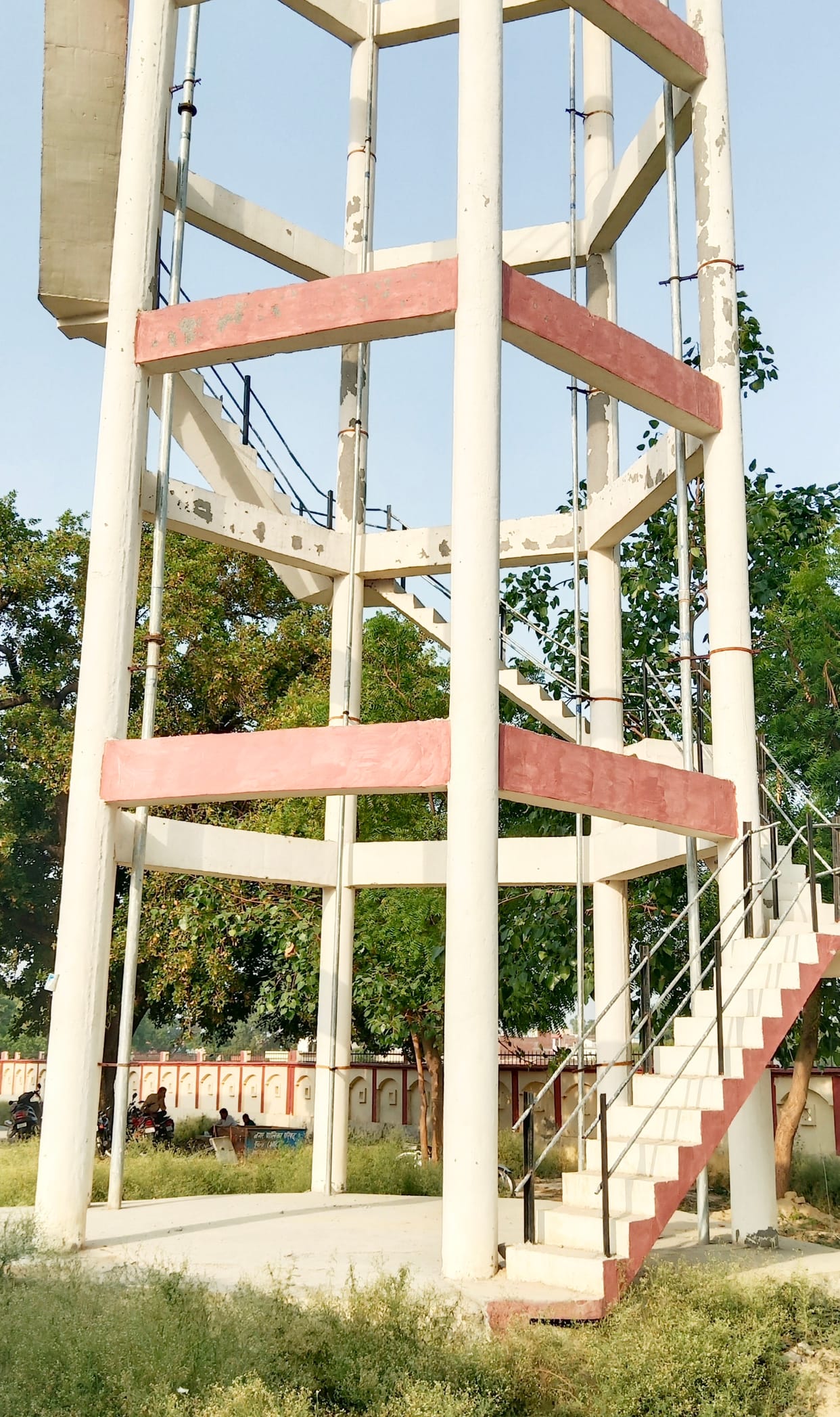 The gate was not installed on the Tehsil tank, people climb every day