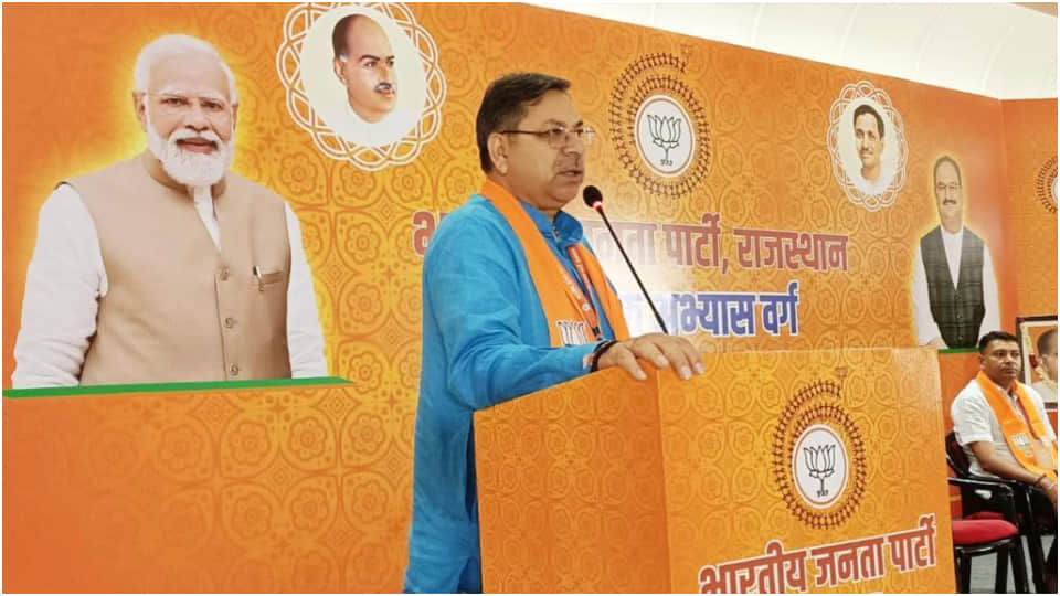 BJP MLAs living in enclosure did yoga meditation and exercise Jaipur Rajasthan