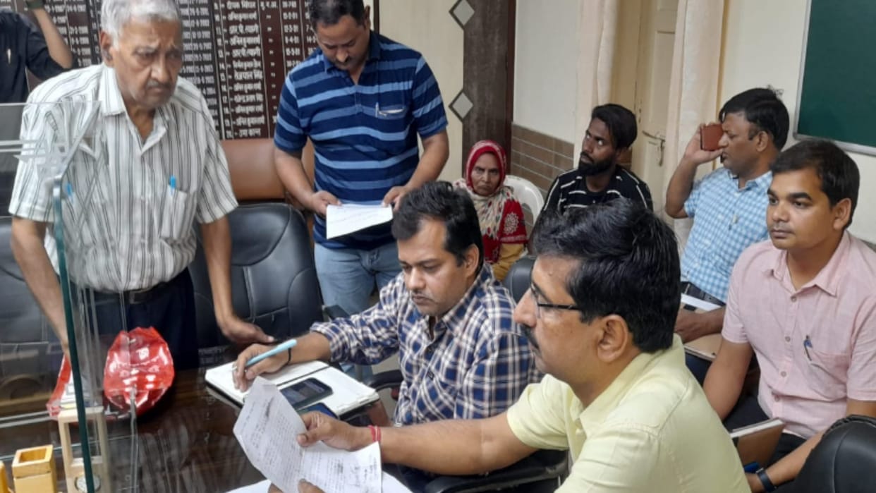 Meerut: Municipal officials heard the problems in the public hearing, only one problem out of 35 was resolved