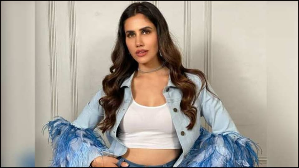 filmy wrap vikram star kamal haasan thanks on film success Sonnalli Seygall tested covid positive Khuda Haafiz 2 released date