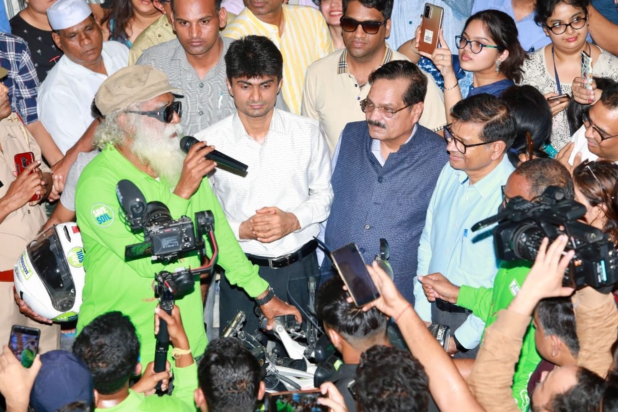 Sadhguru came to Greater Noida by firing a bullet from Delhi