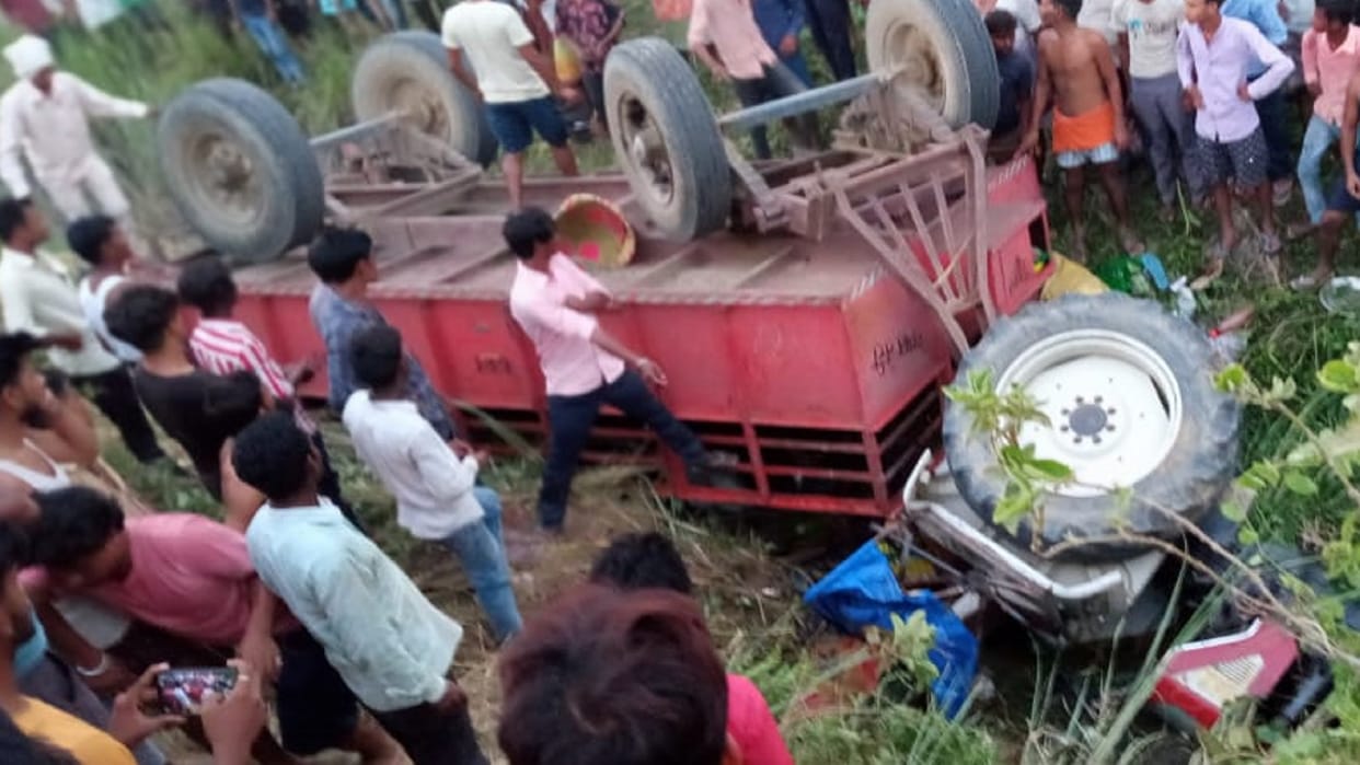 Lakhimpur Kheri: Tractor trolley going back after Bhandara overturns in ditch two killed 40 injured