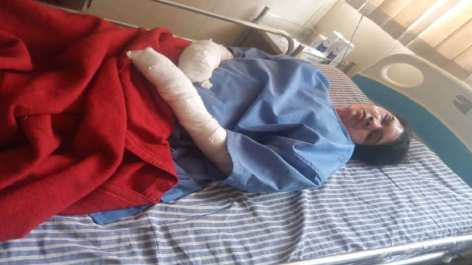 Father set fire the room after locked son family in agra
