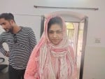 लूट की घटना की जानकारी देतीं शोबिया।