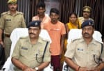 पुलिस लाइन मे हत्या का खुलाशा करते एसपी राजेश कुमार सिंह। संवाद