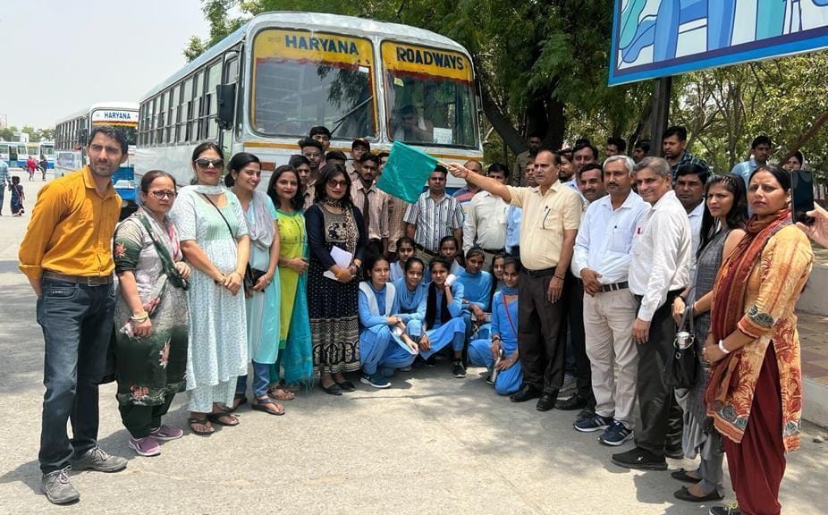 Students leave for Manali for adventure camp