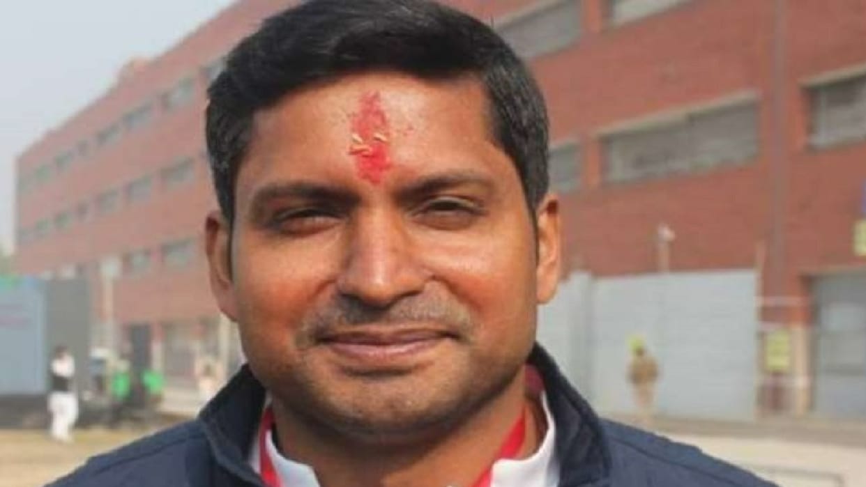 Aam Aadmi Party in-charge Vinay Mishra accused Hanuman Beniwal of selling MLA for 40 crores