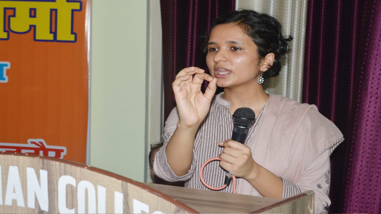 UPSC Topper: Shruti Sharma welcomed by officers, these 10 important tips for success given to students
