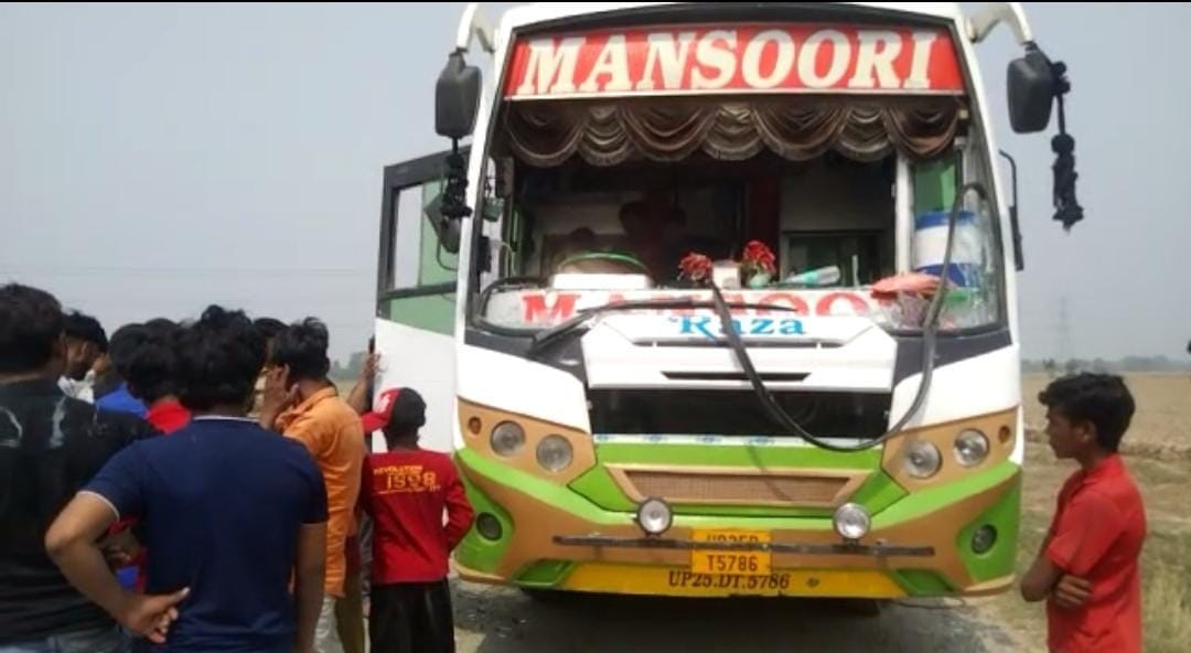 Demolition, stone pelting in private bus coming from Jaipur