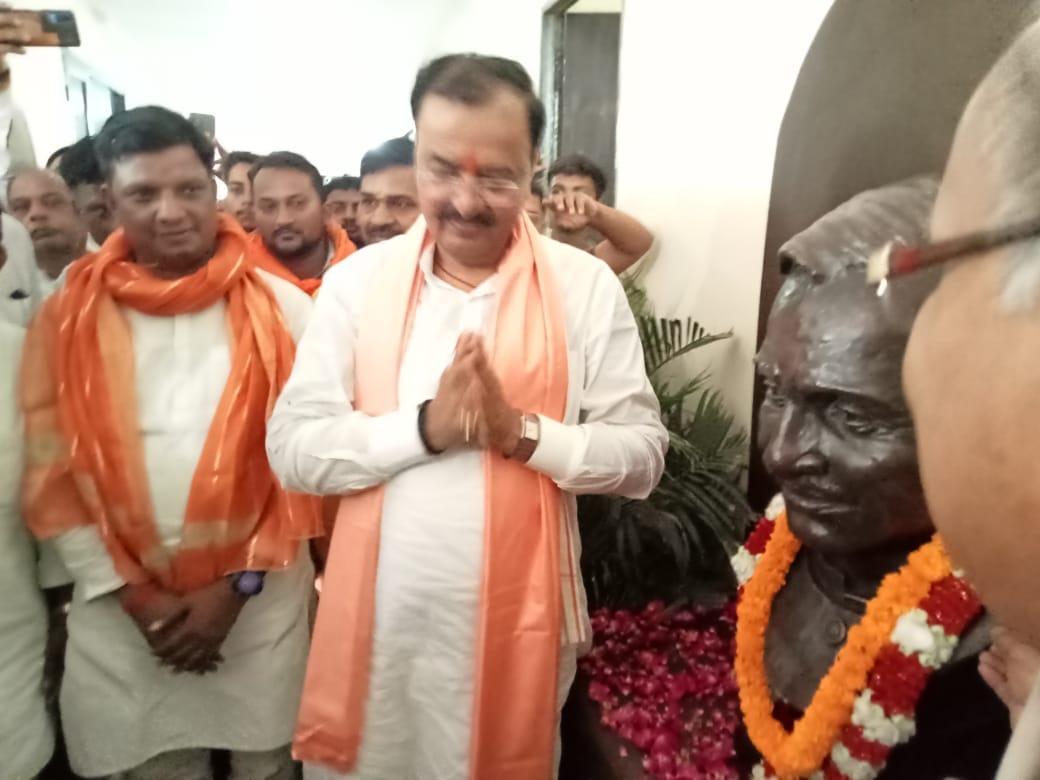 Deputy CM Keshav Prasad Maurya in varanasi said Akhilesh Yadav is looking for future politics