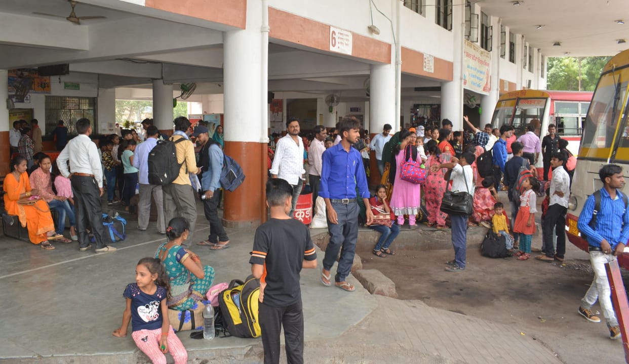 hardoi news,No arrangement for new, old also auctioned