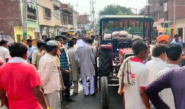 hardoi news,The middle aged fell from the tractor, died due to coming under the wheel