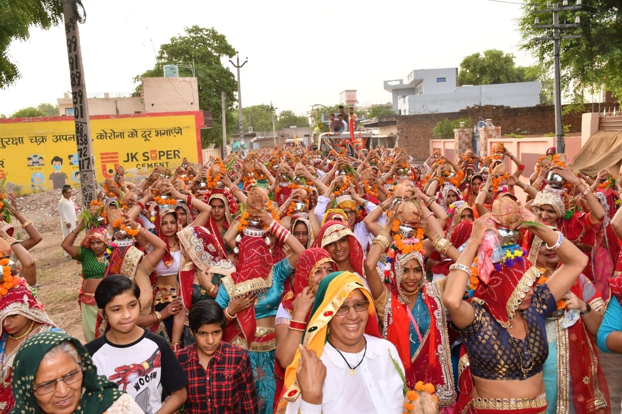 Females carry out the 'Kalash Yatra